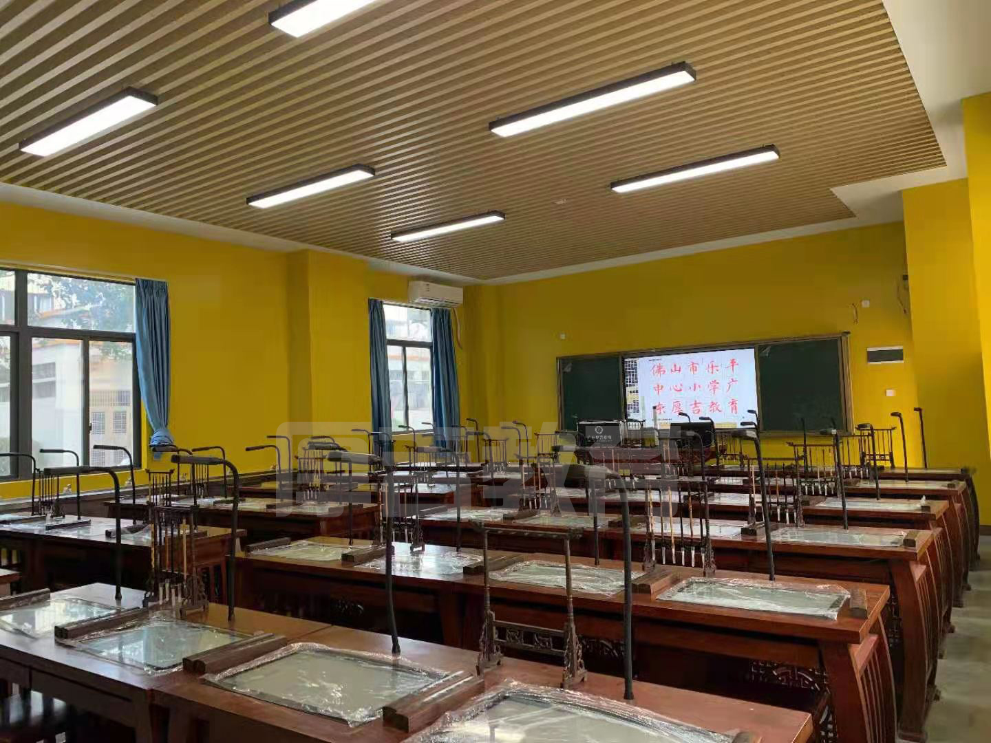 智慧<a href='http://hzshdk.com/chanpin/57-1.html' target='1' style='font-size:18px; font-weight:bold; color:#000000;'>書法室</a>