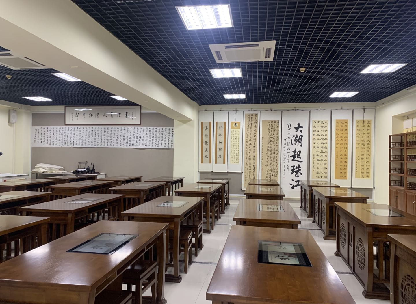 <a href='http://hzshdk.com/chanpin/57-1.html' target='1' style='font-size:18px; font-weight:bold; color:#000000;'>書法室</a>
