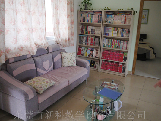 學校<a href='http://hzshdk.com' target='1' style='font-size:14px; font-weight:bold; color:#0080ff;'>心理咨詢室</a>