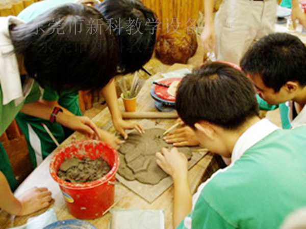 <a href='http://hzshdk.com/chanpin/55-1.html' target='1' style='font-size:18px; font-weight:bold; color:#000000;'>陶藝功能室</a>2