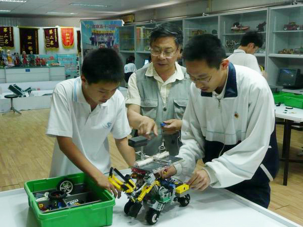 <a href='http://hzshdk.com/chanpin/60-1.html' target='1' style='font-size:18px; font-weight:bold; color:#000000;'>機(jī)器人功能室</a>